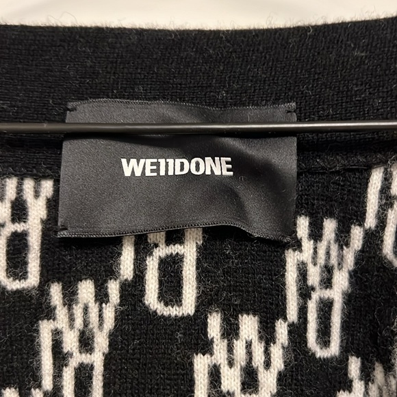 We11done logo-knit button-up
Cardigan - Picture 2 of 5
